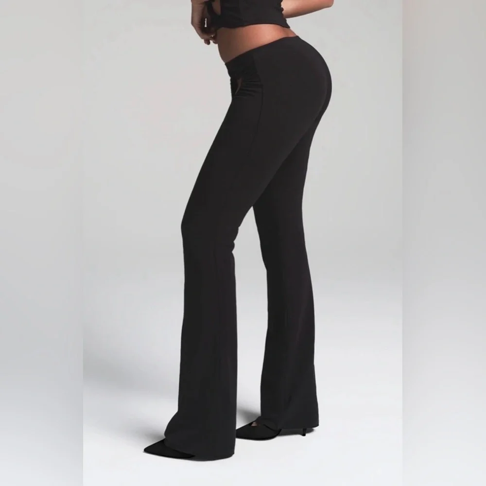 SKIMS Heart Cutout Women's Pants - Picture 5 of 6